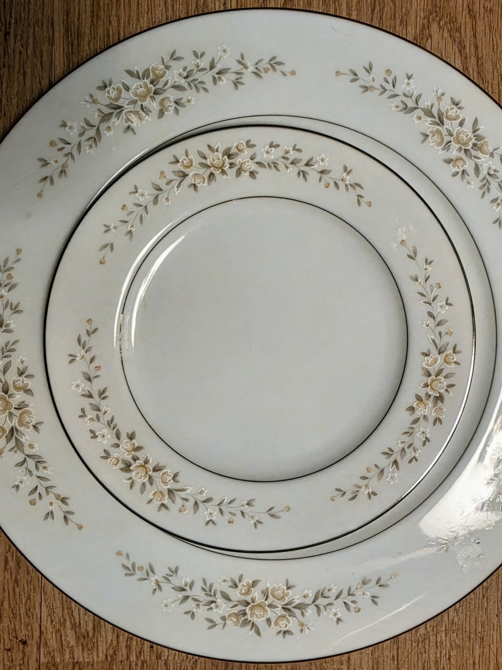 Elegant Cream Floral Porcelain Dinner Plate - Classic Home Dining